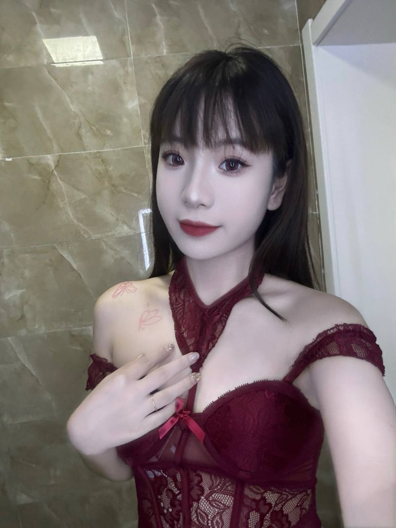反差女神制服诱惑男友视角曝光