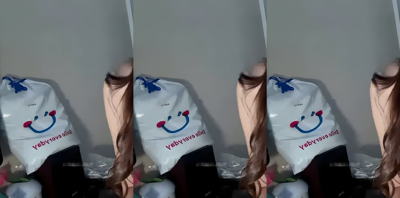 极品身材御姐佳瑶恩琪揉奶抠逼高潮！反差婊掰开粉嫩骚穴狂揉自慰喷水