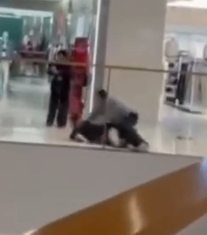 南昌万象城突发血案！男子持刀猛砍女子手臂背部