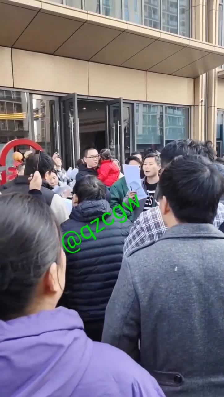 金华苏溪嘉悦澜庭黑料炸裂！豪宅宣传成回迁房业主绝望群起反抗