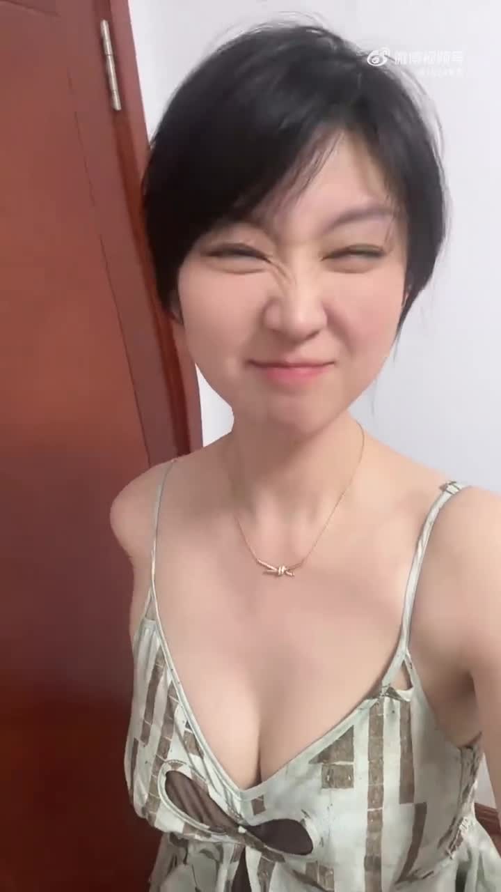 这个甜美女神太迷人！深夜爆料身份曝光全网沸腾
