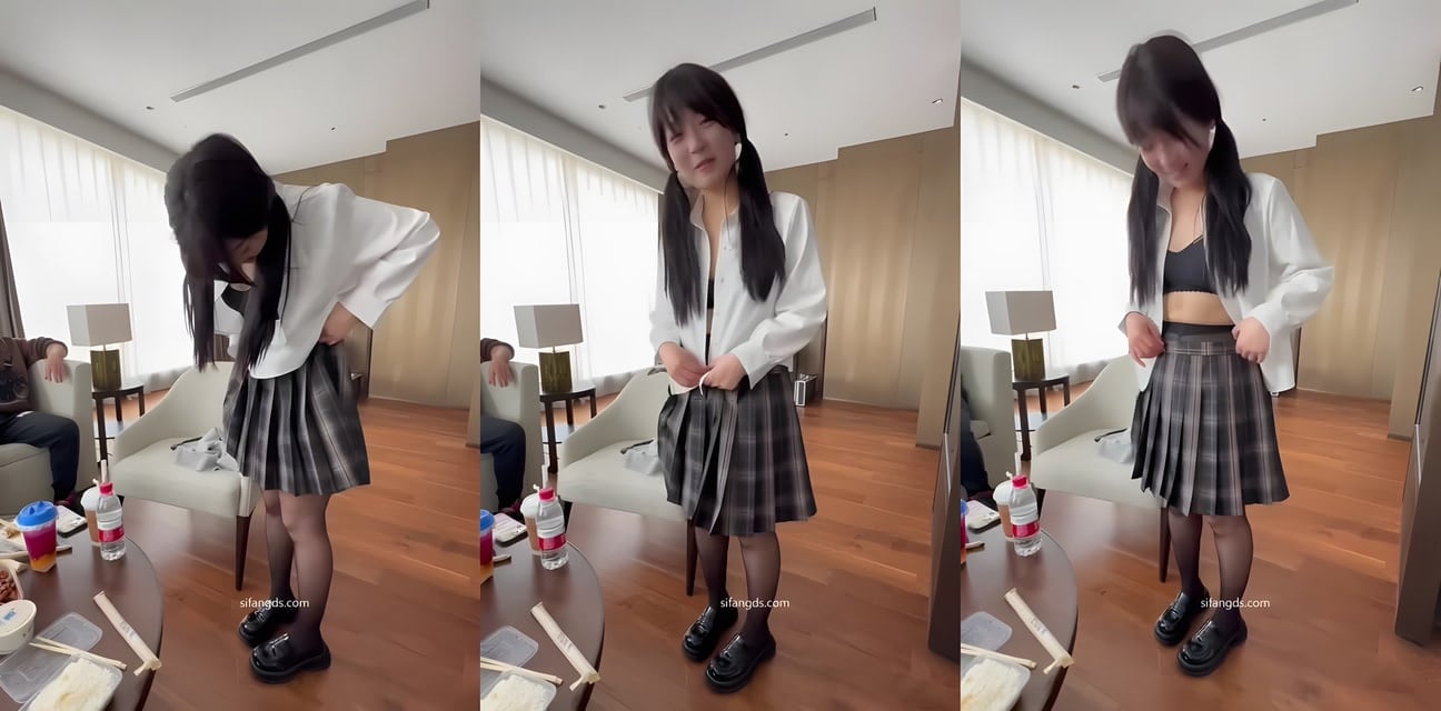 安徽马鞍山学院冯欣果深夜私房直播惊人曝光！